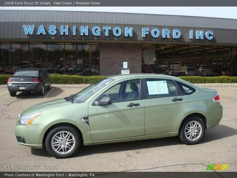 Kiwi Green / Medium Stone 2008 Ford Focus SE Sedan