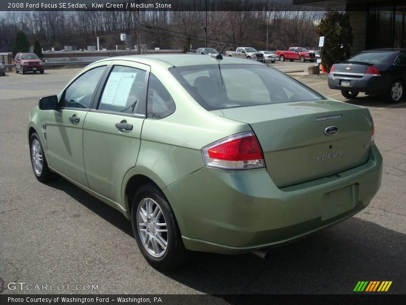 Kiwi Green / Medium Stone 2008 Ford Focus SE Sedan