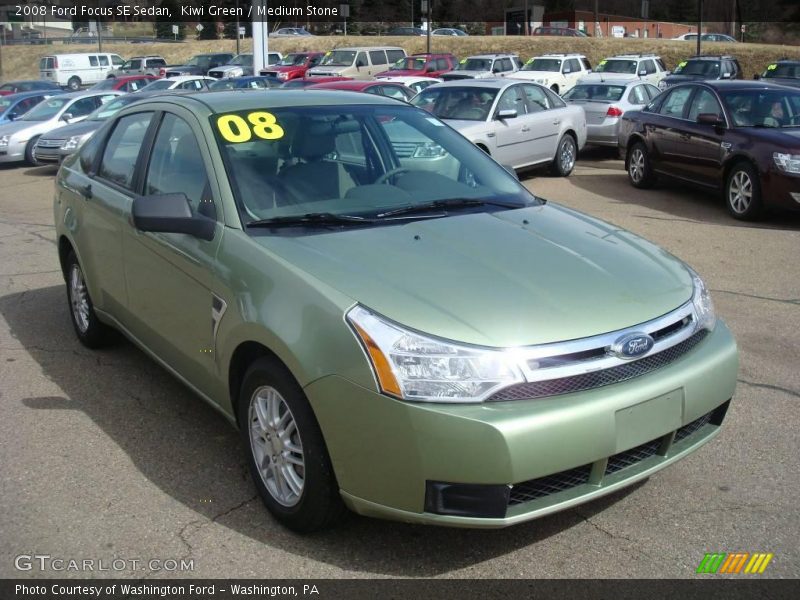 Kiwi Green / Medium Stone 2008 Ford Focus SE Sedan