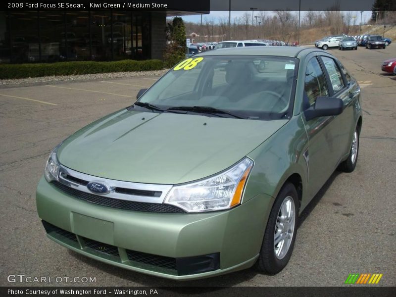 Kiwi Green / Medium Stone 2008 Ford Focus SE Sedan