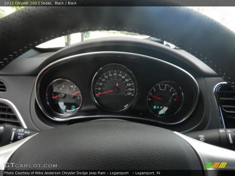 Black / Black 2013 Chrysler 200 S Sedan