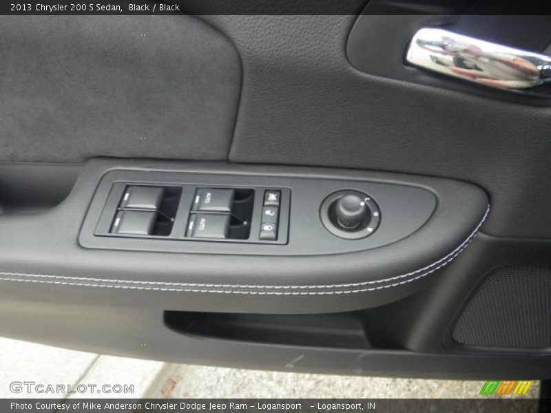 Black / Black 2013 Chrysler 200 S Sedan