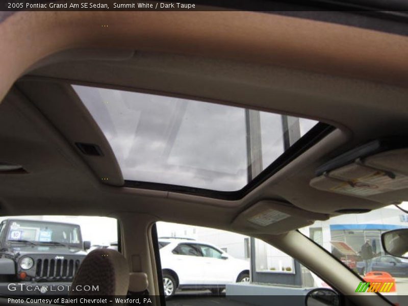 Summit White / Dark Taupe 2005 Pontiac Grand Am SE Sedan