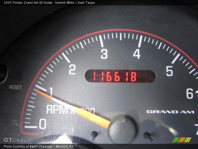 Summit White / Dark Taupe 2005 Pontiac Grand Am SE Sedan