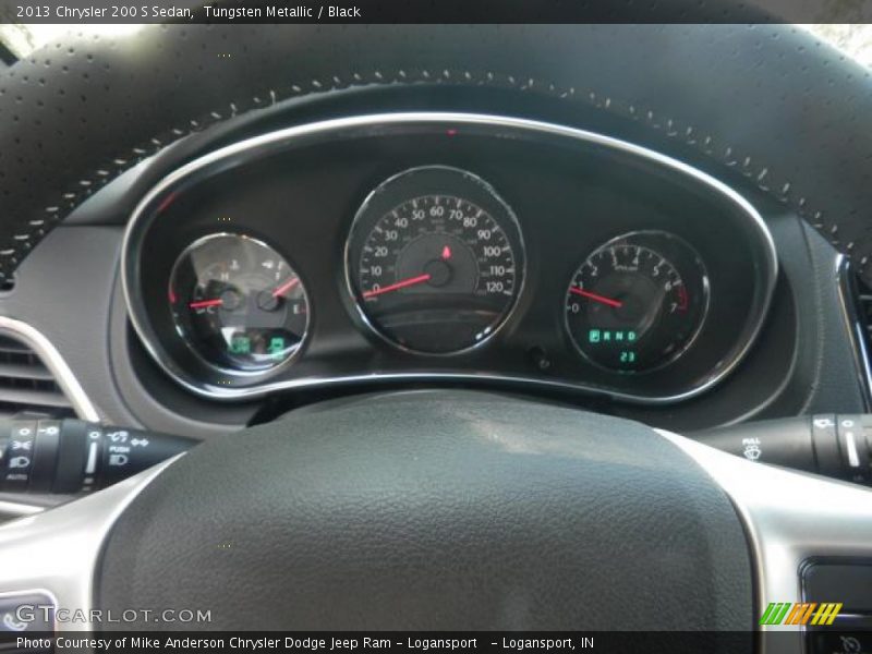 Tungsten Metallic / Black 2013 Chrysler 200 S Sedan