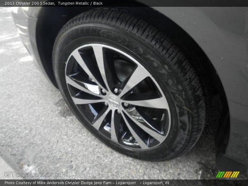 Tungsten Metallic / Black 2013 Chrysler 200 S Sedan