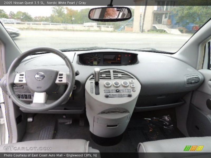 Dashboard of 2005 Quest 3.5 SL