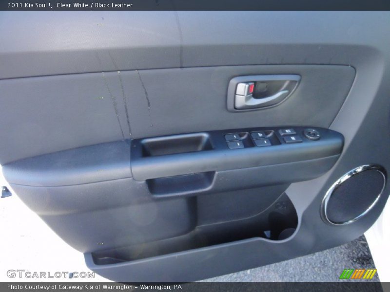 Clear White / Black Leather 2011 Kia Soul !