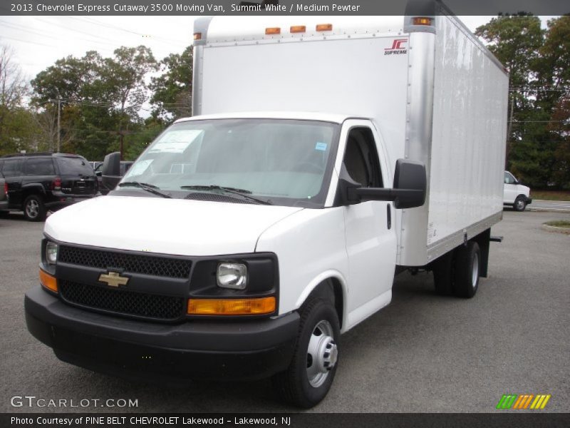 Front 3/4 View of 2013 Express Cutaway 3500 Moving Van