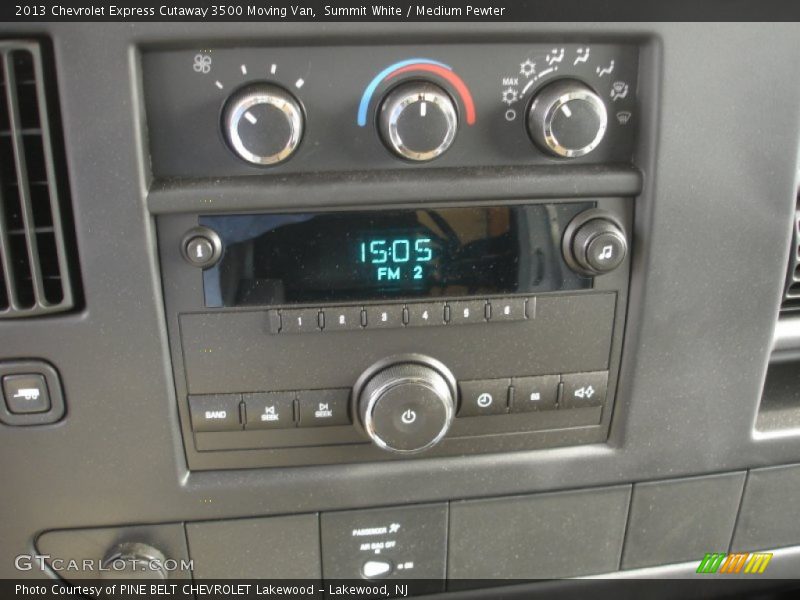 Controls of 2013 Express Cutaway 3500 Moving Van