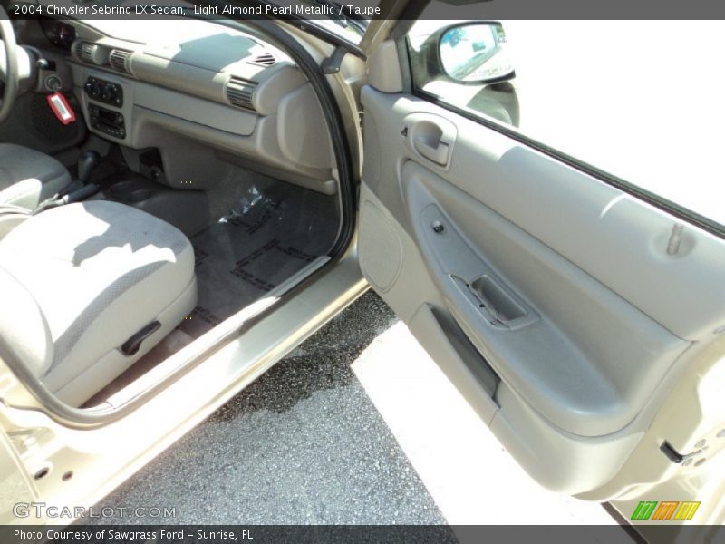 Light Almond Pearl Metallic / Taupe 2004 Chrysler Sebring LX Sedan