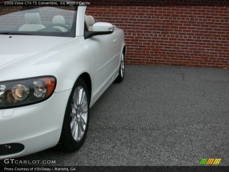 Ice White / Calcite 2009 Volvo C70 T5 Convertible