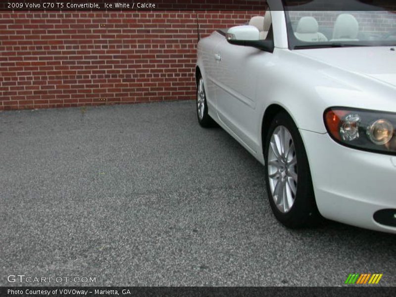 Ice White / Calcite 2009 Volvo C70 T5 Convertible