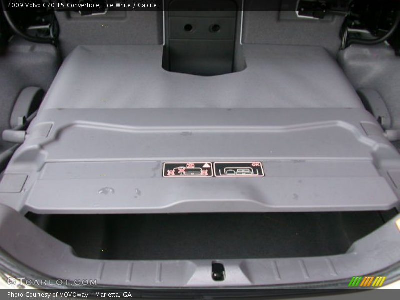 Ice White / Calcite 2009 Volvo C70 T5 Convertible