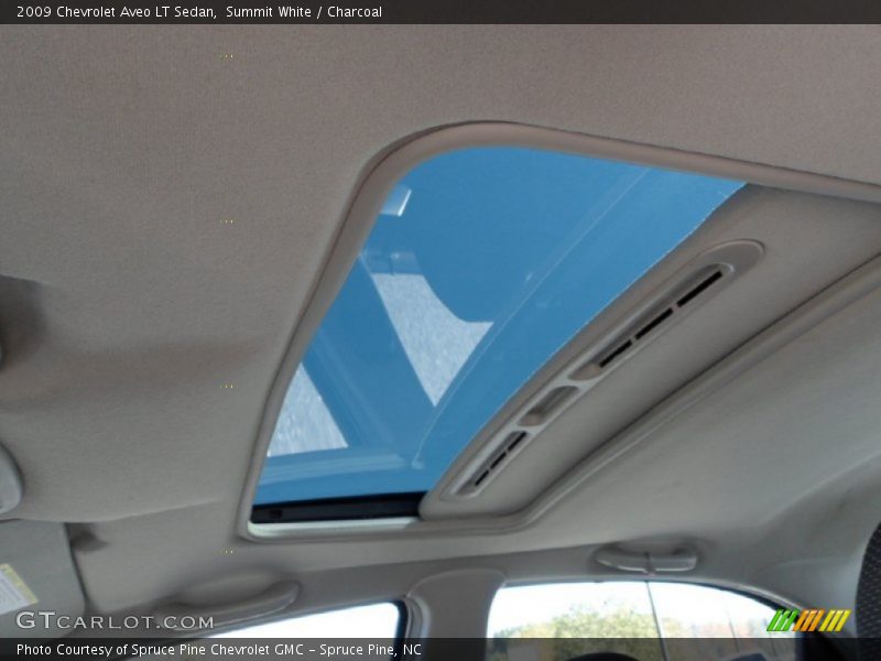 Summit White / Charcoal 2009 Chevrolet Aveo LT Sedan