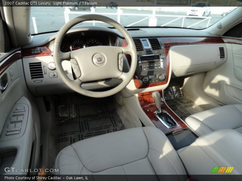 Light Platinum / Titanium 2007 Cadillac DTS Luxury