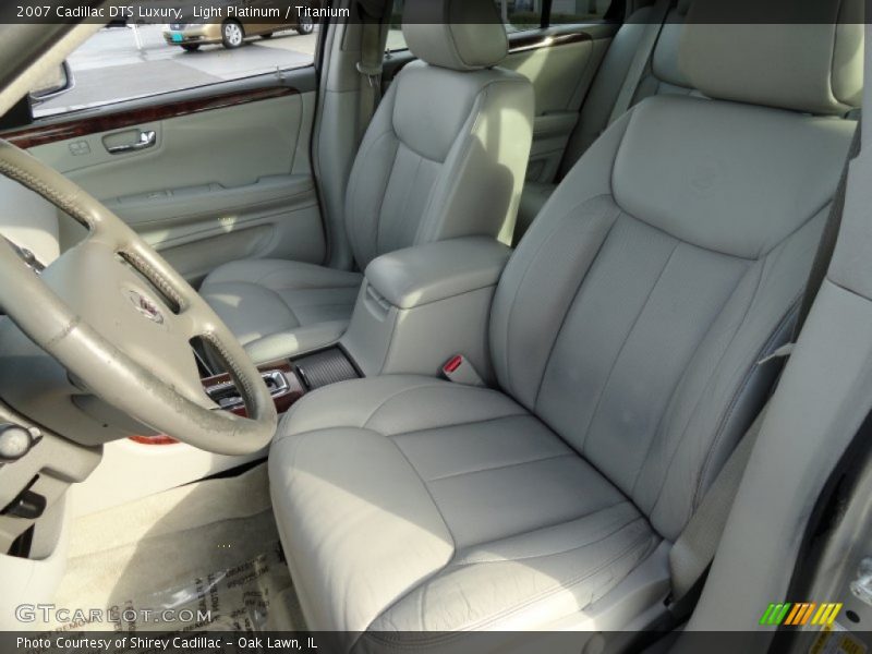 Light Platinum / Titanium 2007 Cadillac DTS Luxury