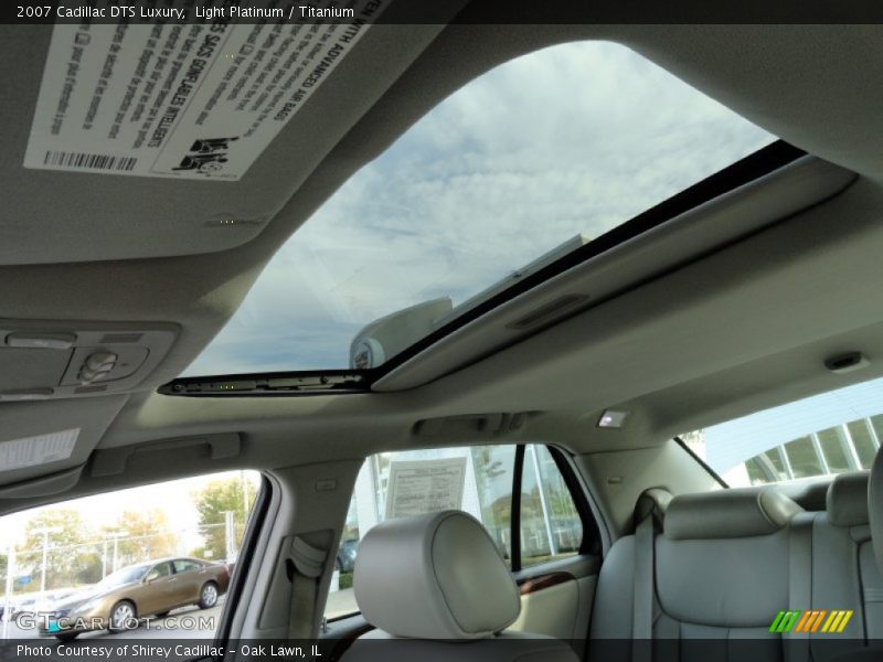Light Platinum / Titanium 2007 Cadillac DTS Luxury