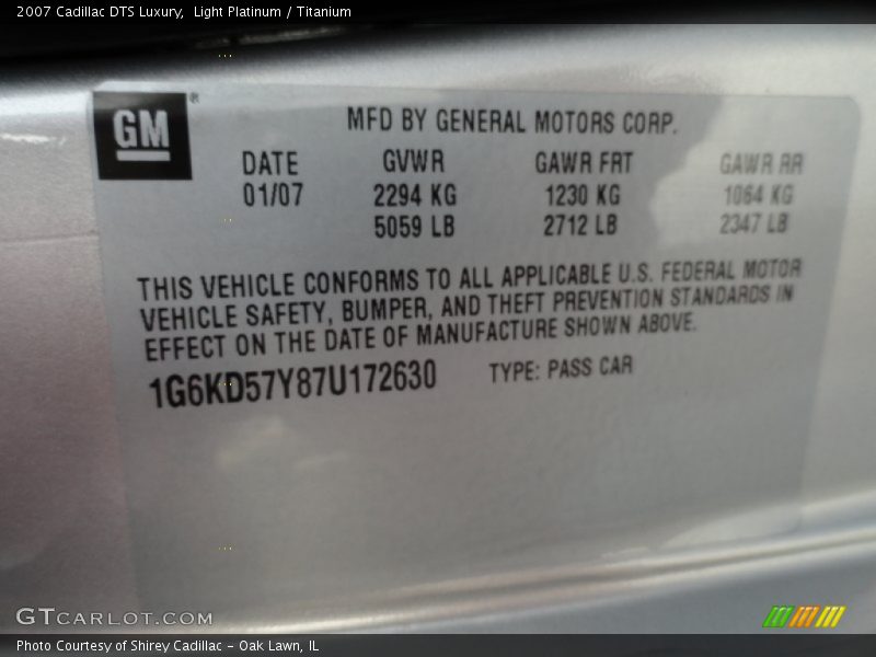 Light Platinum / Titanium 2007 Cadillac DTS Luxury