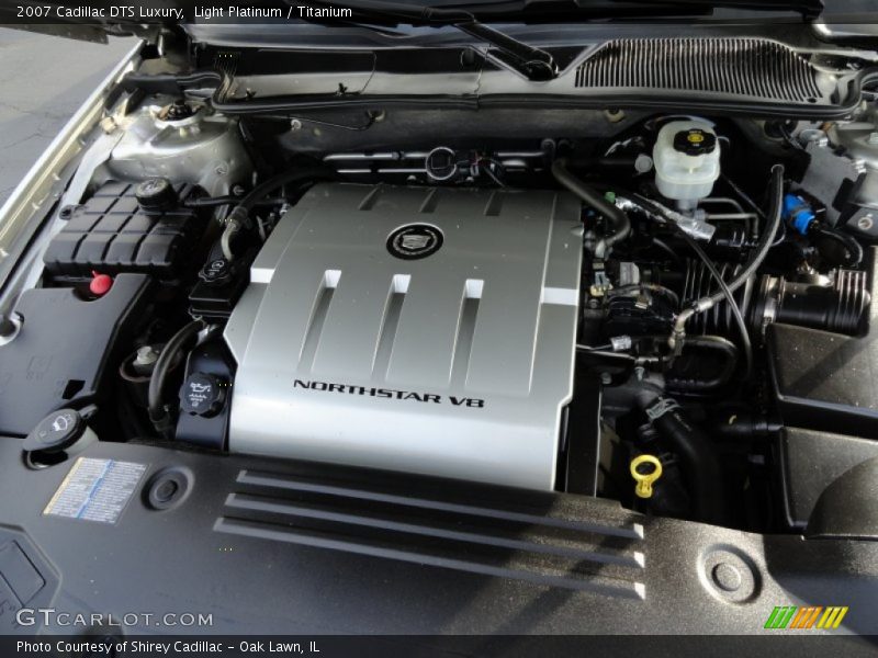 Light Platinum / Titanium 2007 Cadillac DTS Luxury