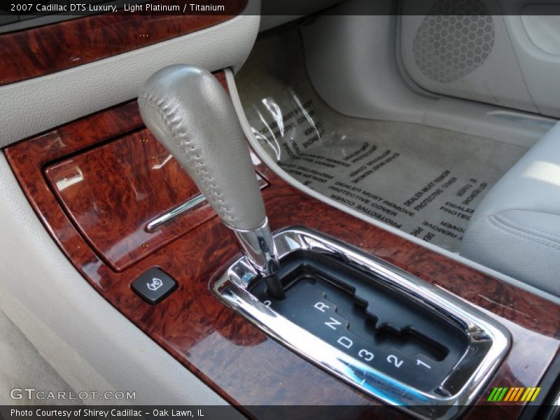 Light Platinum / Titanium 2007 Cadillac DTS Luxury