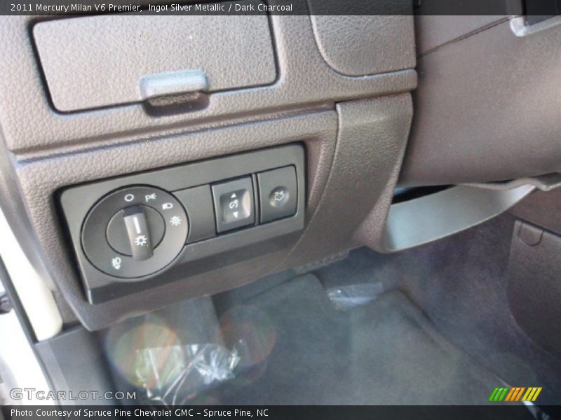 Ingot Silver Metallic / Dark Charcoal 2011 Mercury Milan V6 Premier