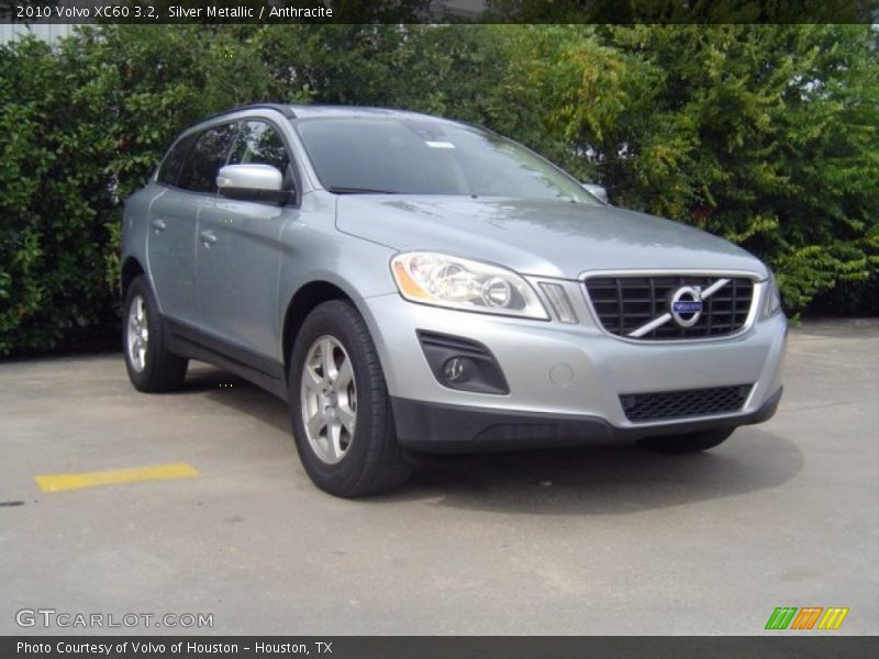 Silver Metallic / Anthracite 2010 Volvo XC60 3.2