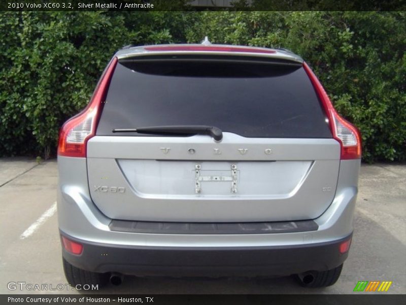 Silver Metallic / Anthracite 2010 Volvo XC60 3.2
