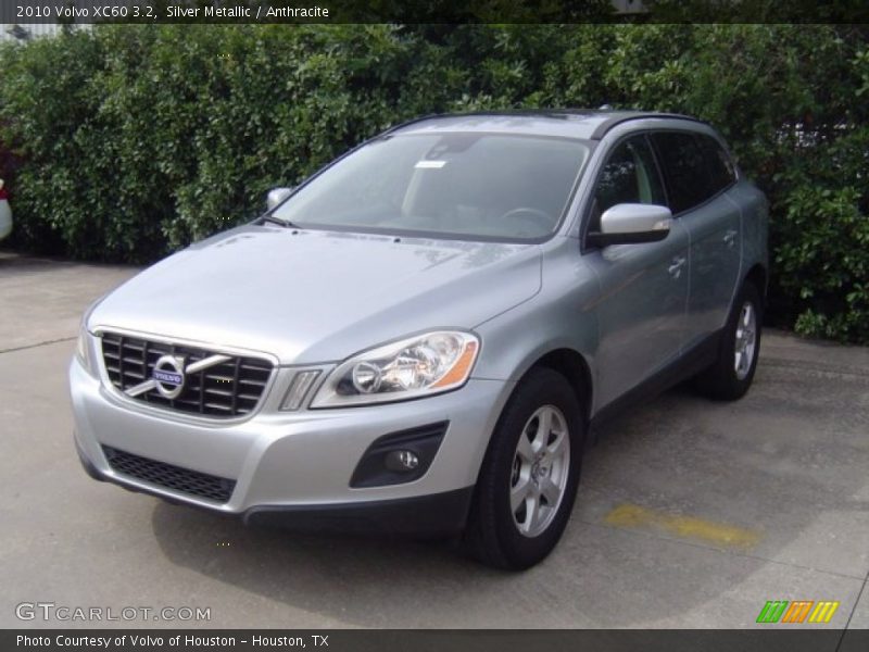 Silver Metallic / Anthracite 2010 Volvo XC60 3.2