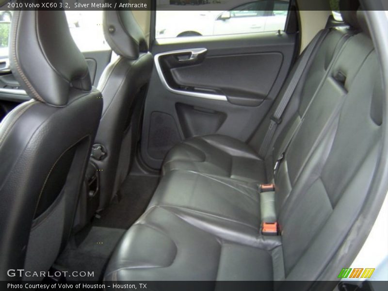Silver Metallic / Anthracite 2010 Volvo XC60 3.2