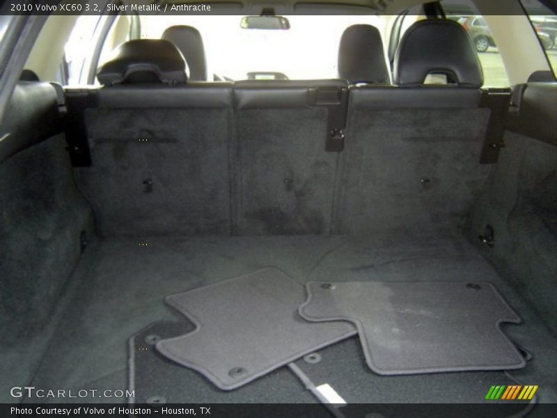 Silver Metallic / Anthracite 2010 Volvo XC60 3.2