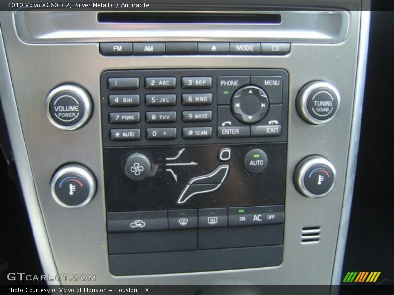 Silver Metallic / Anthracite 2010 Volvo XC60 3.2