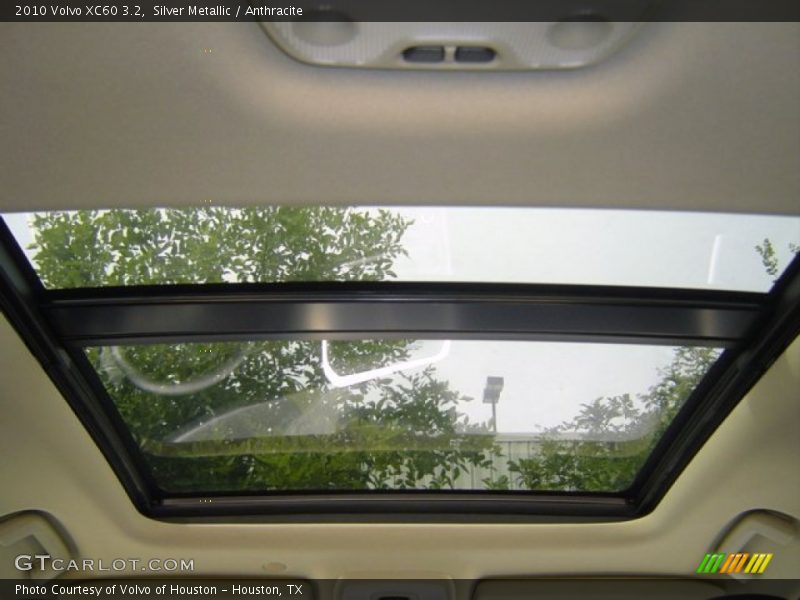 Silver Metallic / Anthracite 2010 Volvo XC60 3.2