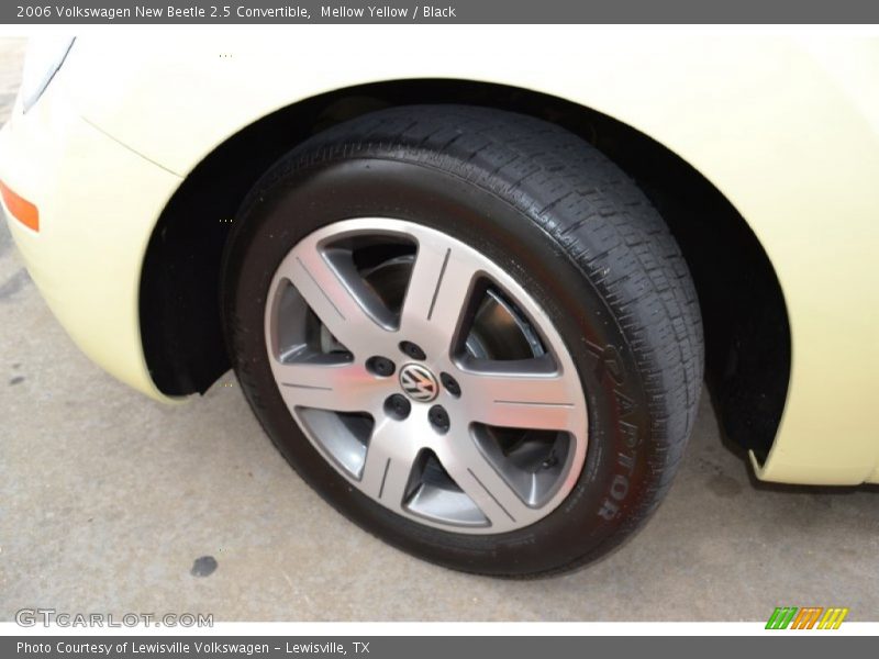 Mellow Yellow / Black 2006 Volkswagen New Beetle 2.5 Convertible