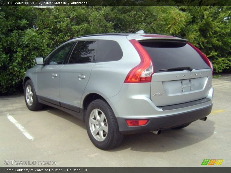 Silver Metallic / Anthracite 2010 Volvo XC60 3.2