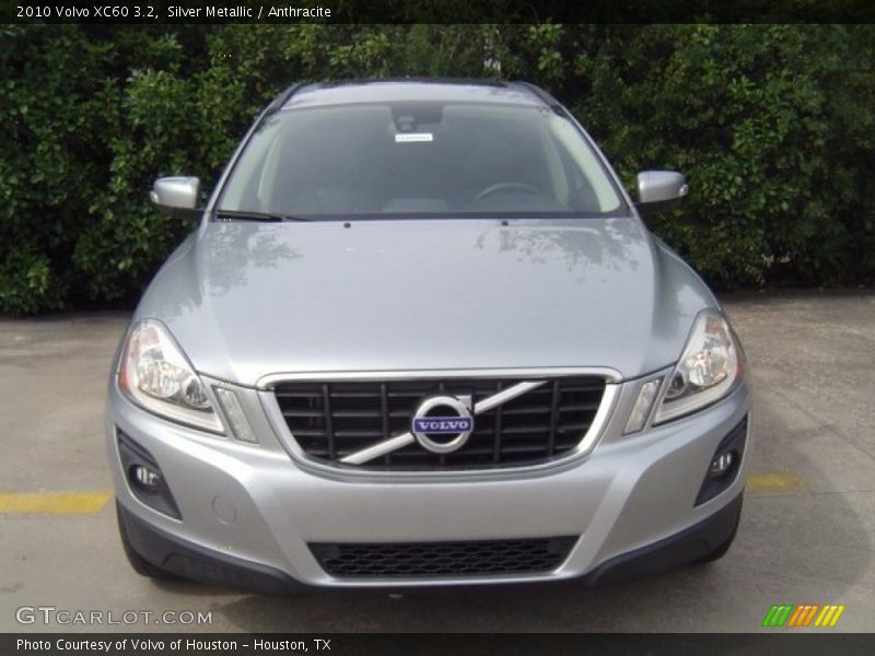 Silver Metallic / Anthracite 2010 Volvo XC60 3.2