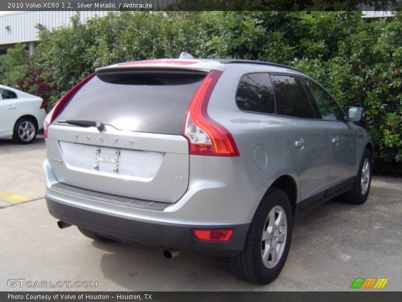 Silver Metallic / Anthracite 2010 Volvo XC60 3.2