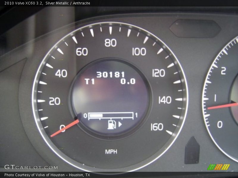 Silver Metallic / Anthracite 2010 Volvo XC60 3.2
