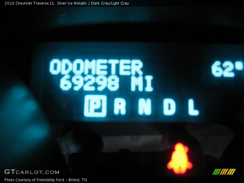 Silver Ice Metallic / Dark Gray/Light Gray 2010 Chevrolet Traverse LS