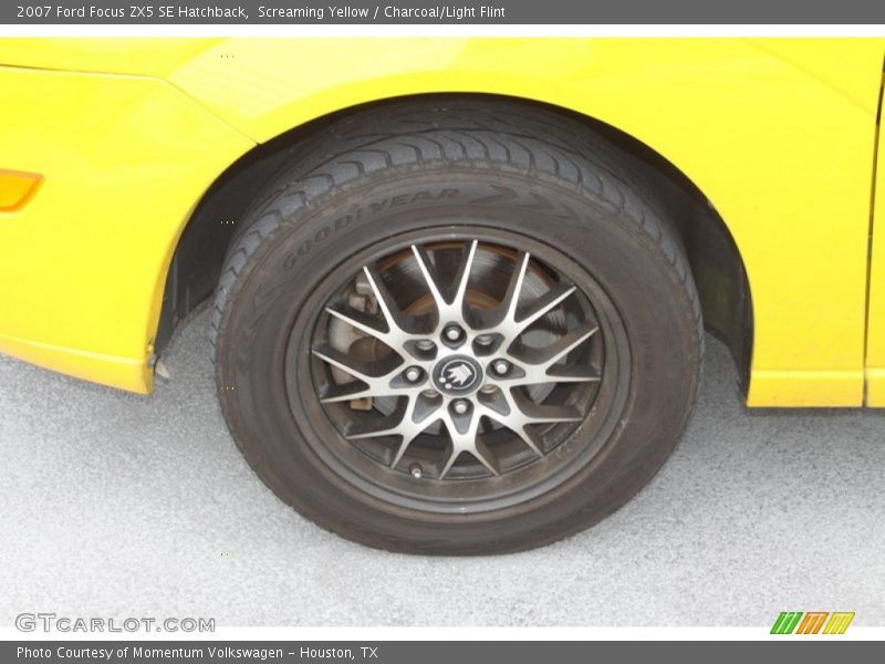 Screaming Yellow / Charcoal/Light Flint 2007 Ford Focus ZX5 SE Hatchback