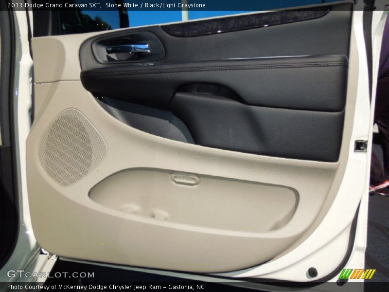 Stone White / Black/Light Graystone 2013 Dodge Grand Caravan SXT