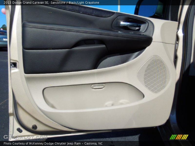Sandstone / Black/Light Graystone 2013 Dodge Grand Caravan SE