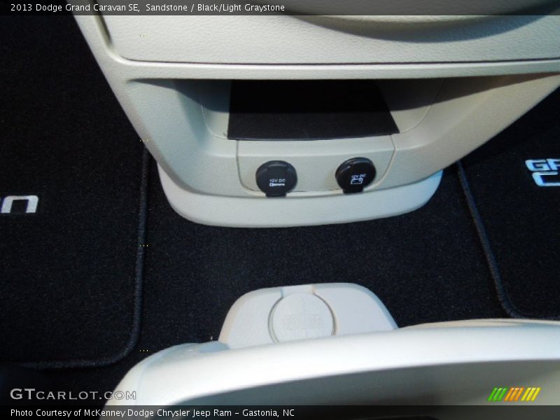 Sandstone / Black/Light Graystone 2013 Dodge Grand Caravan SE