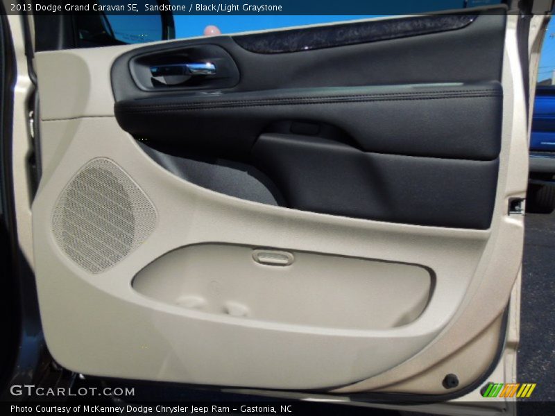 Sandstone / Black/Light Graystone 2013 Dodge Grand Caravan SE