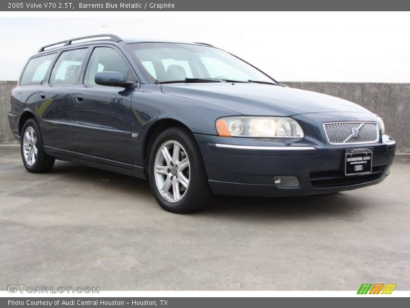 Front 3/4 View of 2005 V70 2.5T