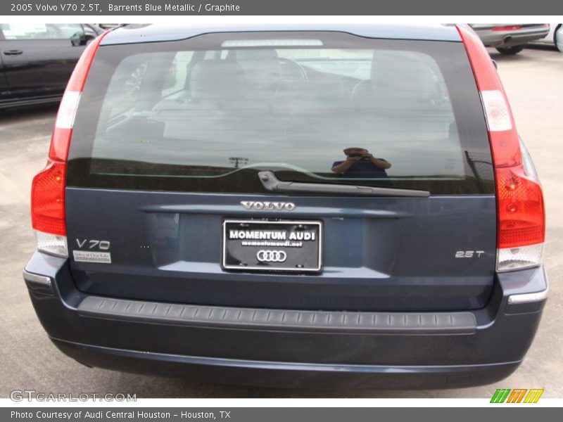 Barrents Blue Metallic / Graphite 2005 Volvo V70 2.5T