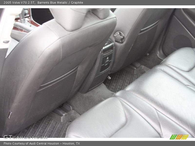 Barrents Blue Metallic / Graphite 2005 Volvo V70 2.5T