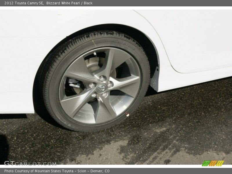 Blizzard White Pearl / Black 2012 Toyota Camry SE