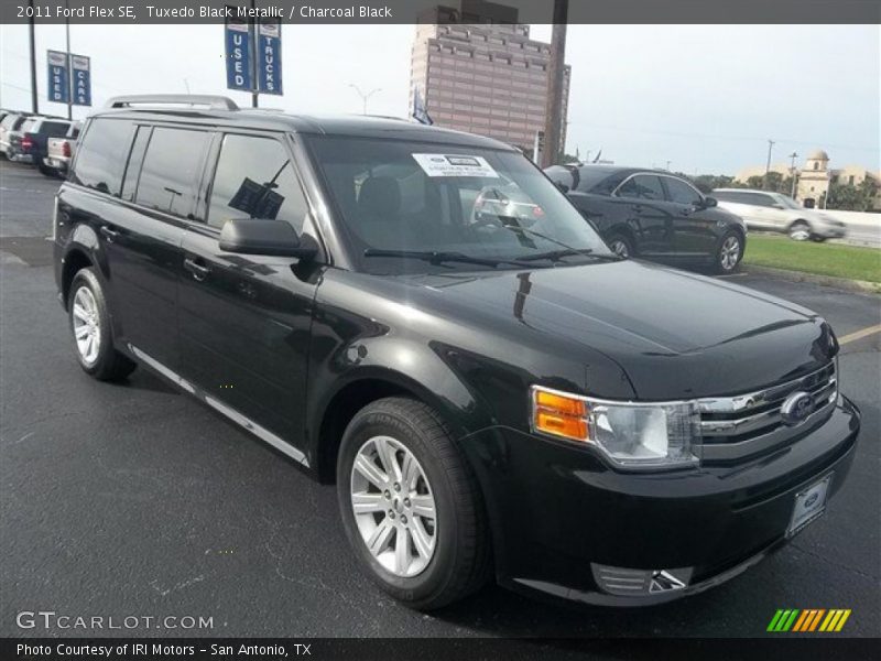 Tuxedo Black Metallic / Charcoal Black 2011 Ford Flex SE