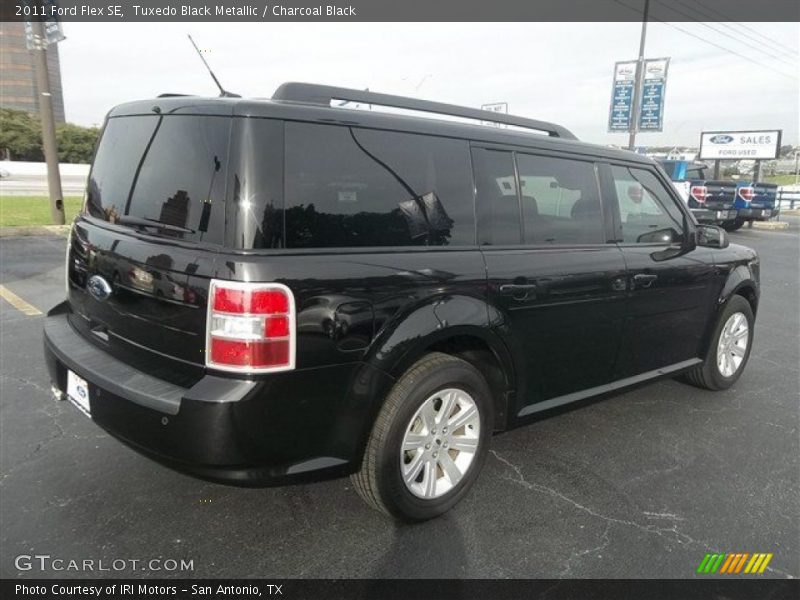 Tuxedo Black Metallic / Charcoal Black 2011 Ford Flex SE